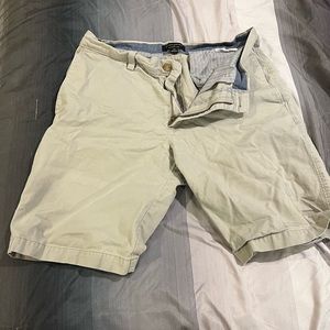 Banana Republic Emerson Short 32 Inch Waist Cream Khaki